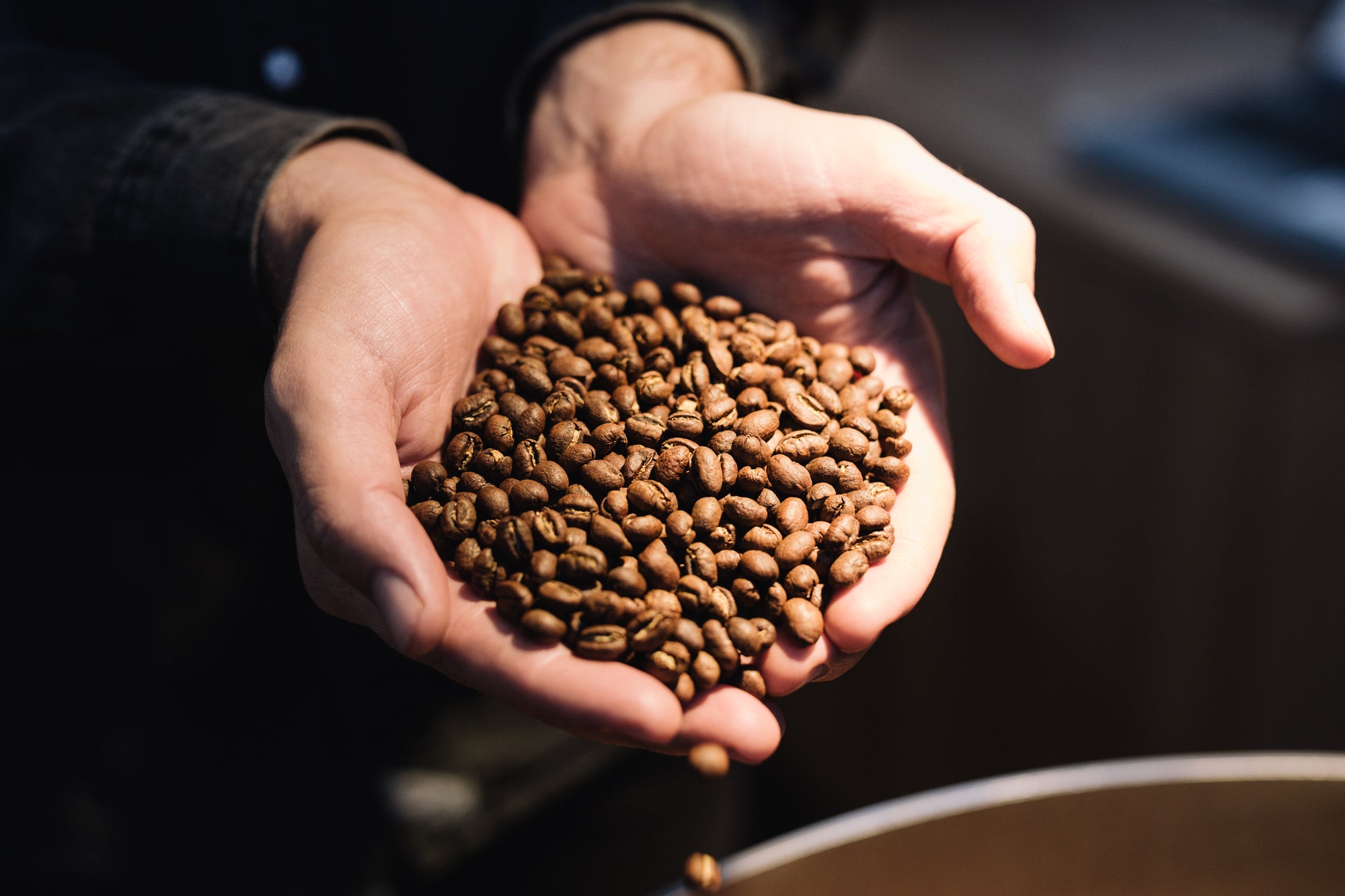 What is the main difference between specialty coffee and mainstream coffee?